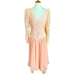 Victor Costa Peach V-Neck Lace and Chiffon Vintage 1970s Formal Dress Size 4 / 6